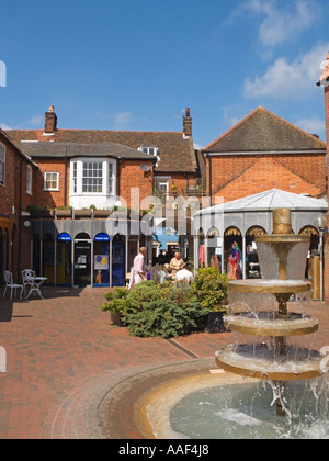 Gobbit s Yard au large de l'artère principale du centre-ville de Woodbridge Suffolk Angleterre Royaume-Uni Banque D'Images