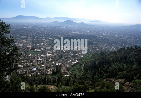 Panaoramic sur la ville de collines, vu depuis le sommet du Cerro San Cristobal Santiago Chili Cerro Santa Lucia ci-dessous Banque D'Images