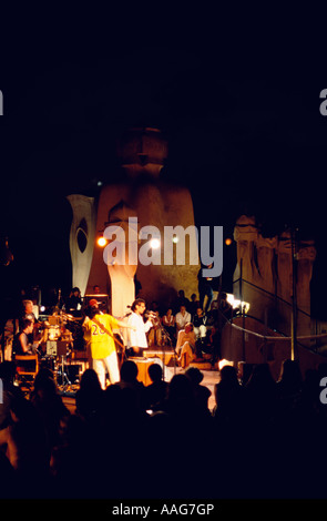 Les concerts d'été sur le toit de la Casa Mila à Barcelone La Pedrera de Gaudi une catalogne espagne
