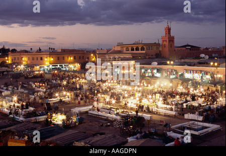 Djemaa el-Fna par nuit - Marrakech, Maroc Banque D'Images