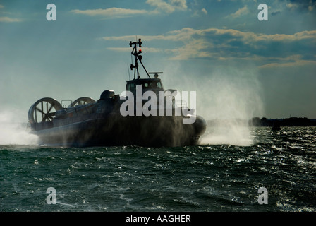 Île de blanc au Service d'aéroglisseurs Portsmouth AP1-88 Banque D'Images