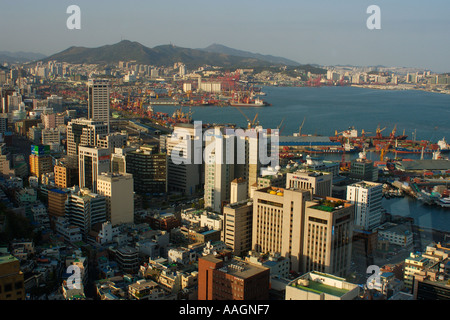 Vue panoramique du centre-ville et du port de Busan en Corée du Sud Banque D'Images