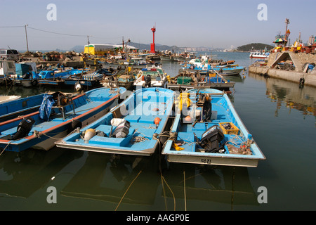 Bateaux de pêche de petite anse près de la plage de Haeundae Corée du Sud Busan Banque D'Images