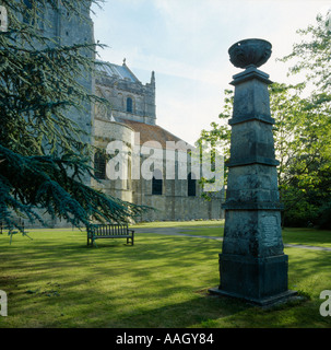 Monument à la bataille de Waterloo dans l'enceinte de l'abbaye de Romsey Hampshire Angleterre Banque D'Images