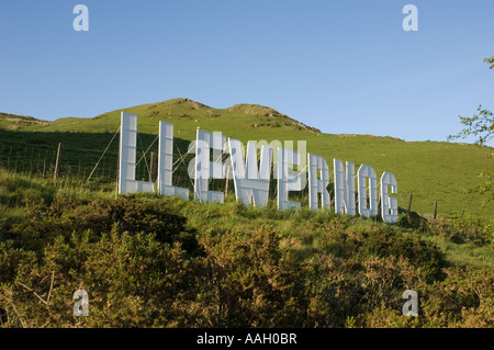 Llewernog llywernog mine de plomb argent signer dans le style de l'hollywood sign, ponterwyd mid wales ceredigion, soir d'été Banque D'Images