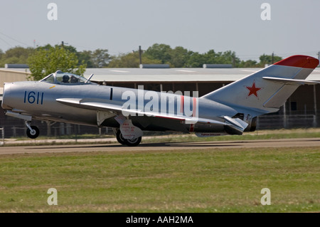 Décollage de MiG 17 Banque D'Images