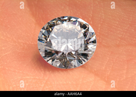 Close up of brillant coupé diamant solitaire Banque D'Images