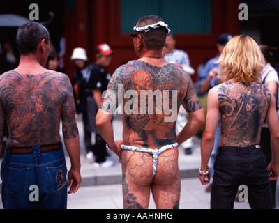 Tatouages sur le dos d'hommes à Tokyo Sanja Matsuri tenue au Temple Senso-ji d'Asakusa Kannon ( ) Banque D'Images