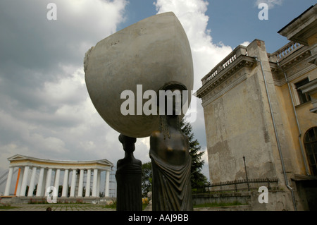 Odessa, Prymorsky bulvar, palace, sculpture femme Banque D'Images