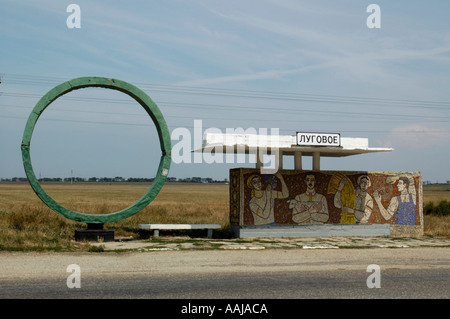 La Crimée, Lugove, station de bus, l'anneau de béton vert Banque D'Images