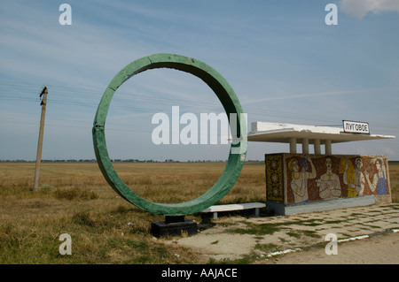 La Crimée, Lugove, station de bus, l'anneau de béton vert Banque D'Images