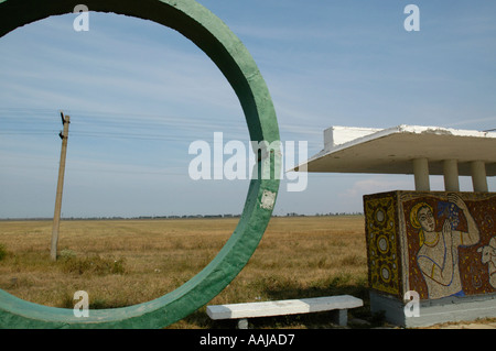 La Crimée, Lugove, station de bus, l'anneau de béton vert Banque D'Images