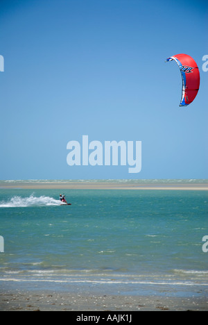 Kitesurf dans Pernambuquinho beach, grossos, Rio Grande do Norte Brésil Banque D'Images