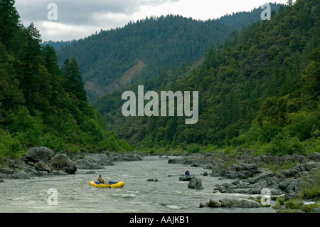 USA, montagnes Siskiyou, ROGUE Wild and Scenic RIVER, les plaisanciers sur la rivière Banque D'Images