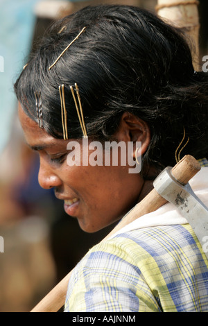 Tribesman au marché à Bissamcuttack, Chatikona, Orissa, Inde Banque D'Images