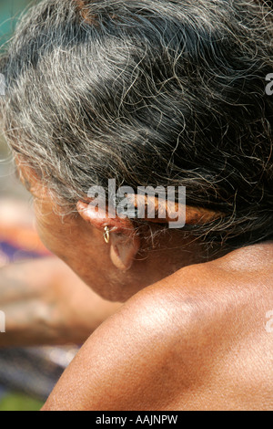 À Tribeswoman le marché à Bissamcuttack, Chatikona, Orissa, Inde Banque D'Images