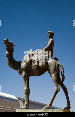 Statue de chameau et afghans de la gare d'Alice Springs l'Outback du Territoire du Nord de l'Australie Banque D'Images