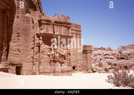 Anciens bâtiments de la roche taillée dans la cité perdue de Petra en Jordanie, utilisé dans Indiana Jones et la dernière croisade Banque D'Images