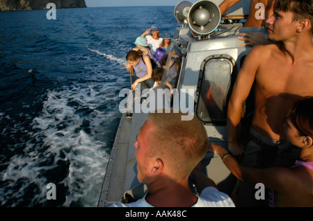 La Crimée, Kurortne, des bateaux d'excursion à la formation rocheuse de Karadag Banque D'Images