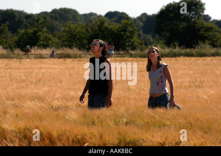 Éolienne Ecotricity être érigé à Thetford, Norfolk, Angleterre vu par Ecotricity MD Dale Vince et PA Kate conjoint. Banque D'Images