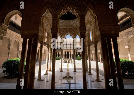 Patio de los Leones De La Alhambra Grenade Espagne Banque D'Images