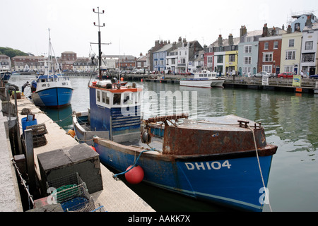 Des bateaux de pêche à côté du quai à Weymouth, dans le Dorset Banque D'Images