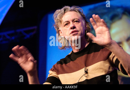 Bob Geldof KBE parle de son livre GELDOF EN AFRIQUE au Guardian Hay Festival 2005 Powys Pays de Galles UK Banque D'Images