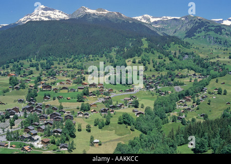 Vue depuis plus de téléphérique grindelwald suisse en été Banque D'Images