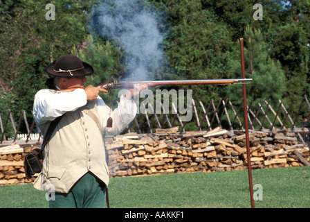 Colonial Williamsburg Virginie démonstration de tir au fusil Banque D'Images