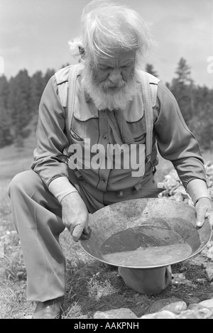 Années 1940 Années 1950 PERSONNES ÂGÉES BARBU PROSPECTEUR ORPAILLAGE Banque D'Images