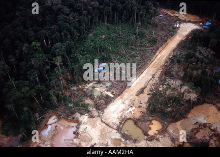 Amazonie, Brésil. Débarquement illégal-bande en région minière de l'or. Banque D'Images