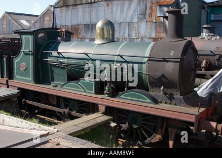 Rusty locomotives à vapeur en attente de restauration, dans une gare de triage Banque D'Images