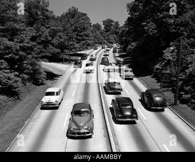 Années 1950 LA ROUTE DE L'AUTOMOBILE SUR LA VILLE DE NEW YORK GRAND CENTRAL PARKWAY EN DIRECTION EST À PARTIR DE 188 TH STREET VIADUC Banque D'Images