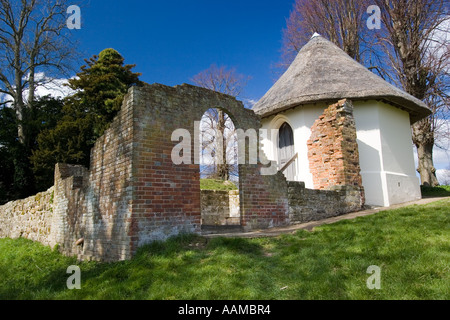 Produits laitiers octogonale avec toit de chaume coniques à Battle Abbey Banque D'Images