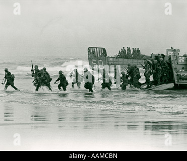 1960 DÉBARQUEMENT DES MARINES À TERRE AU COURS DE L'EXERCICE BLUE MARLIN AU VIETNAM Banque D'Images