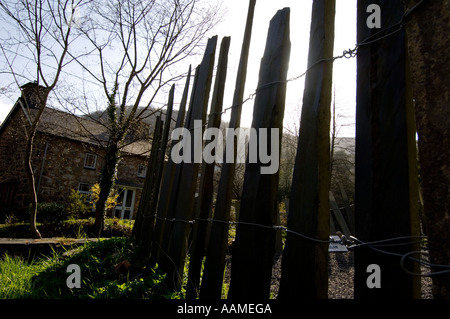 Les bâtiments et maisons en ardoise ardoise traditionnelles clôtures à Corris, powys Pays de Galles UK Banque D'Images