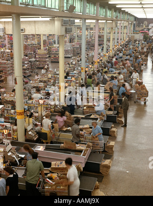 1970 CAISSES SCHWEGMANN'S SUPERMARKET GROCERYSTORE NEW ORLEANS LOUISIANE Banque D'Images