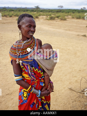 Samburu la mère et l'enfant, près de l'Archers Post, Kenya Banque D'Images