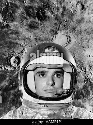 1960 Portrait de l'ASTRONAUTE LUNE MONTAGE DE L'ESPACE EXTRA-ATMOSPHÉRIQUE UNIFORME CASQUE Banque D'Images