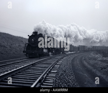 Années 1940 Années 1950 La vitesse des trains de voyageurs de la locomotive à vapeur PRÈS DE PORT JERVIS NEW YORK USA Banque D'Images