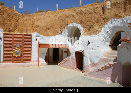 Étapes menant à la cour intérieure et grottes de l'hôtel Sidi Driss sous terre à Matmata Tunisie scène de films de Star Wars Banque D'Images