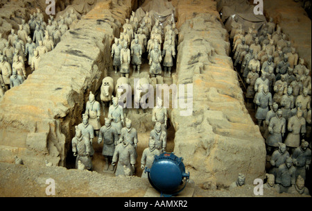 Soldats en terre cuite d'argile/guerriers sculptures grandeur nature du IIIe siècle, tombe de Qin Shihuang, Xian, Shaanxi, Chine Banque D'Images