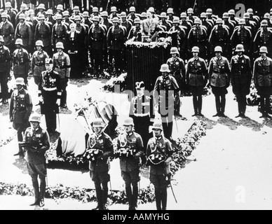 1930 LES TROUPES ALLEMANDES EN FORMATION FUNÉRAILLES D'ÉTAT DU GÉNÉRAL Paul von Hindenburg en août 1934 Banque D'Images