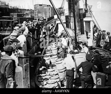 1920 8 juin 1928 INTERDICTION OFFICIERS DU REMORQUEUR CAPTURÉ GERONIMO SAISIR 500 CAS DE BIÈRE CHAMPAGNE 1000 Detroit Michigan USA Banque D'Images