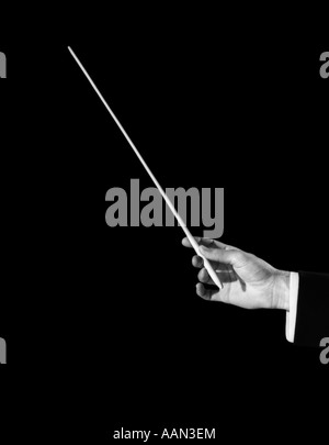 1950 HOMME D'ORCHESTRE'S HAND HOLDING BATON Banque D'Images