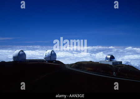 Observatoires dans ème sommet du Mauna Kea 13 796 pieds de Big Island Hawaii LA002550 Banque D'Images