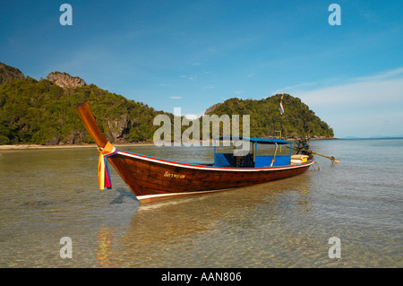 Plage déserte sur Ko Phi Phi Island près de Phuket en Thaïlande Banque D'Images