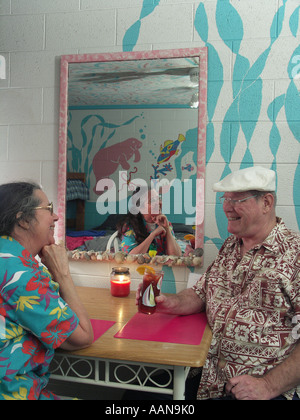 Couple sur vacances tropicales Banque D'Images