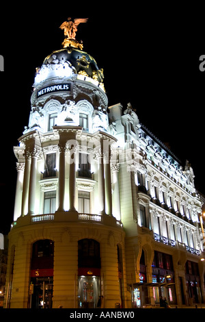 L'hôtel colonial Metropolis building at night Madrid Banque D'Images
