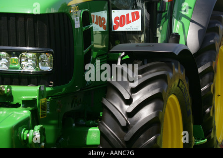 Nouveau tracteur sur l'affichage, de l'agriculture et de Suffolk, Angleterre, RU Banque D'Images